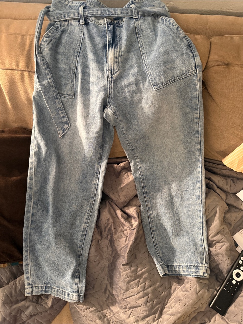 SHEIN Light Blue Relaxed Men’s Denim Jeans with Belt